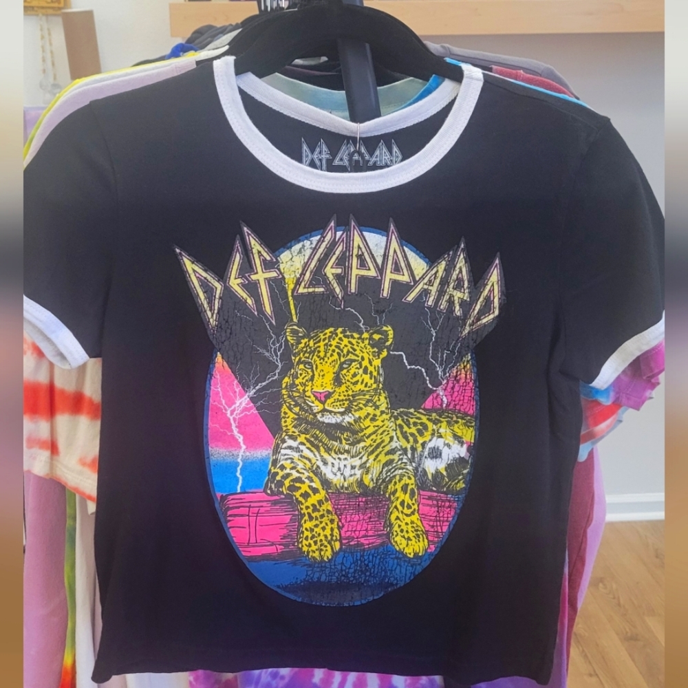 Vintage Cropped Def Leppard Tee